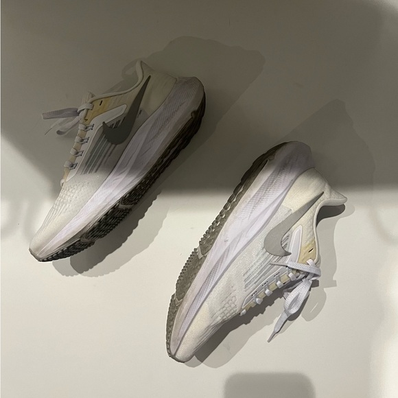 Nike Women's Air Zoom Pegasus 39 Low Top Sneakers White Size 6.5 - Picture 5 of 9